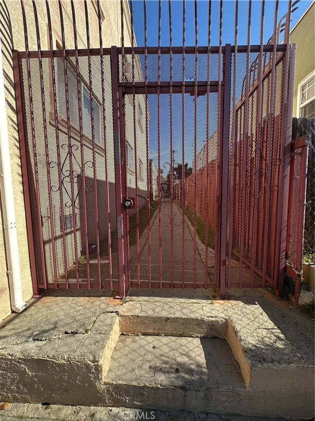 Photo of 1640 Locust Ave, Long Beach, CA 90813 (MLS # DW26017371)