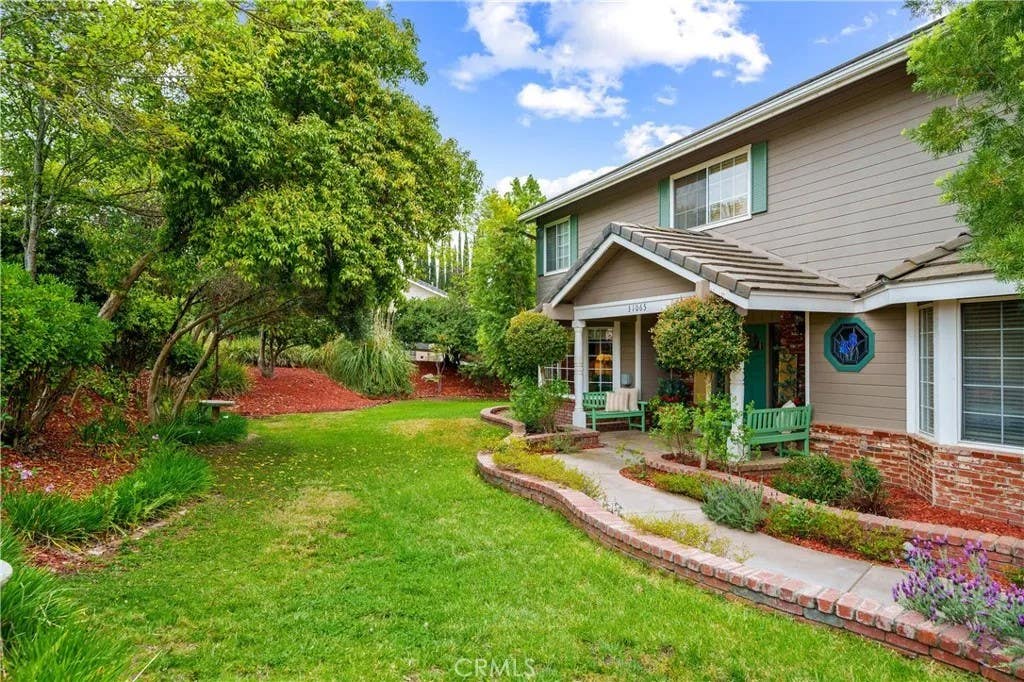 Photo of 31065 Avenida Del Reposo, Temecula, CA 92591 (MLS # SW26094884)