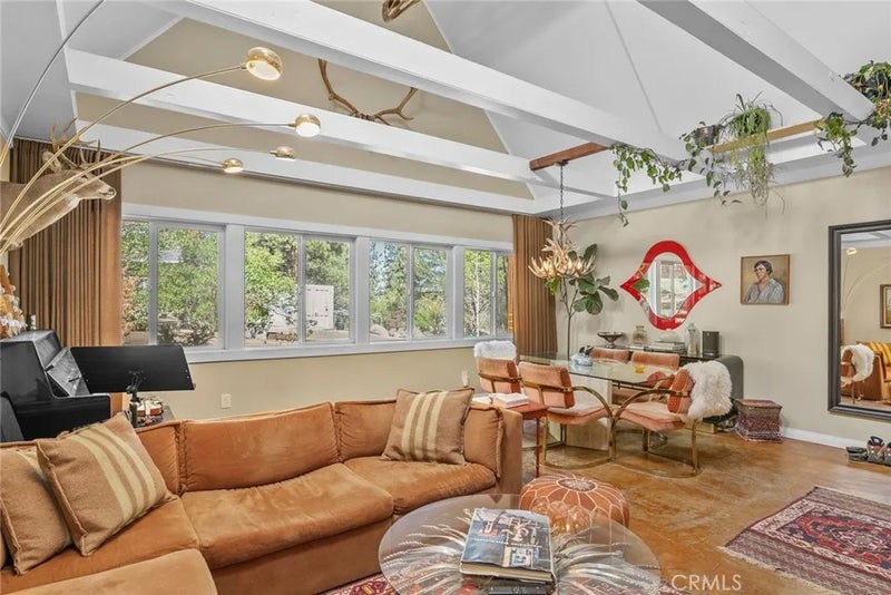 2157 Mariposa Lane