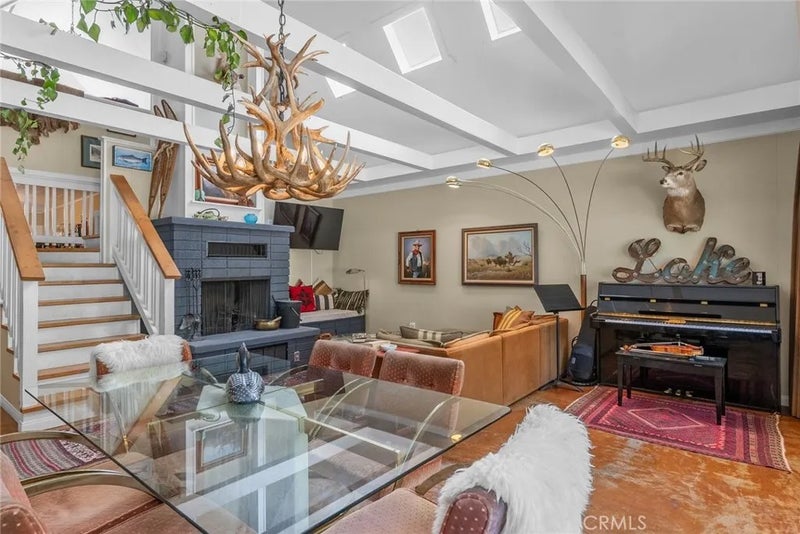 2157 Mariposa Lane