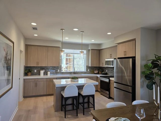 2606 Vibrant, Escondido