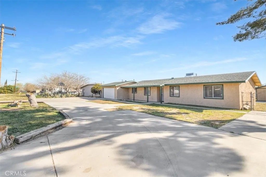 Photo of 10401 Victor Ave, Hesperia, CA 92345 (MLS # CV26050086)