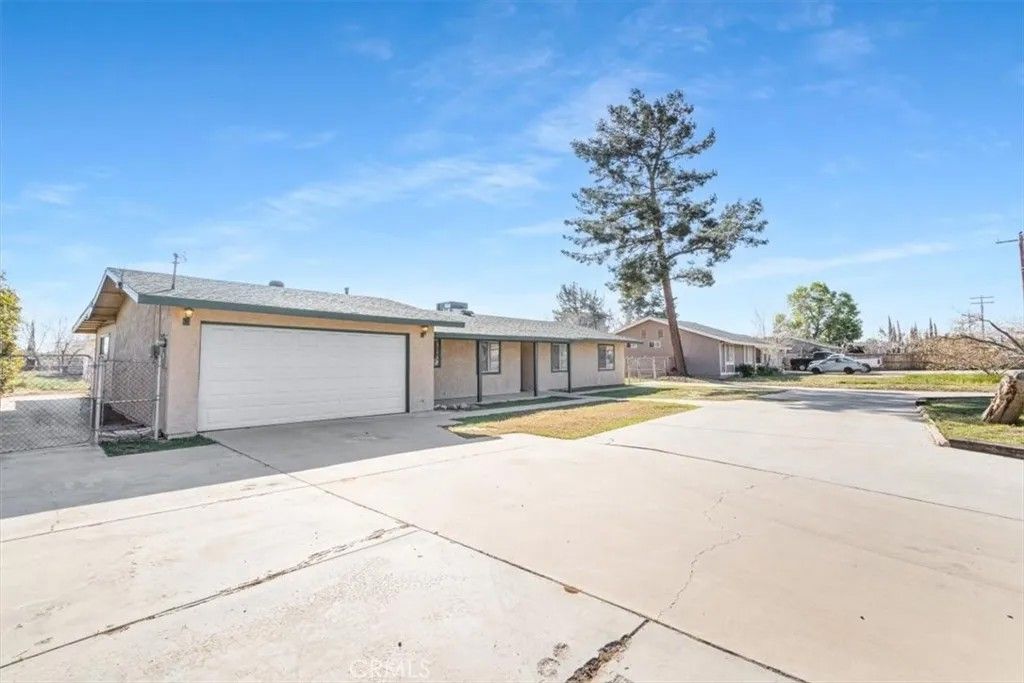 Photo of 10401 Victor Ave, Hesperia, CA 92345 (MLS # CV26050086)