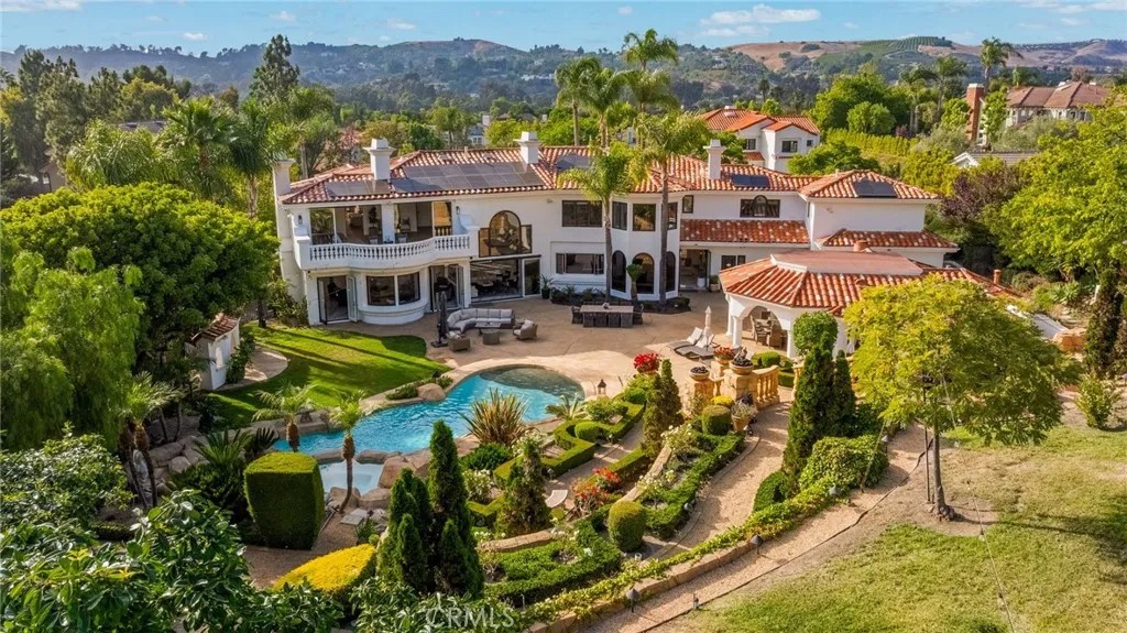 28572 Paseo Zorro