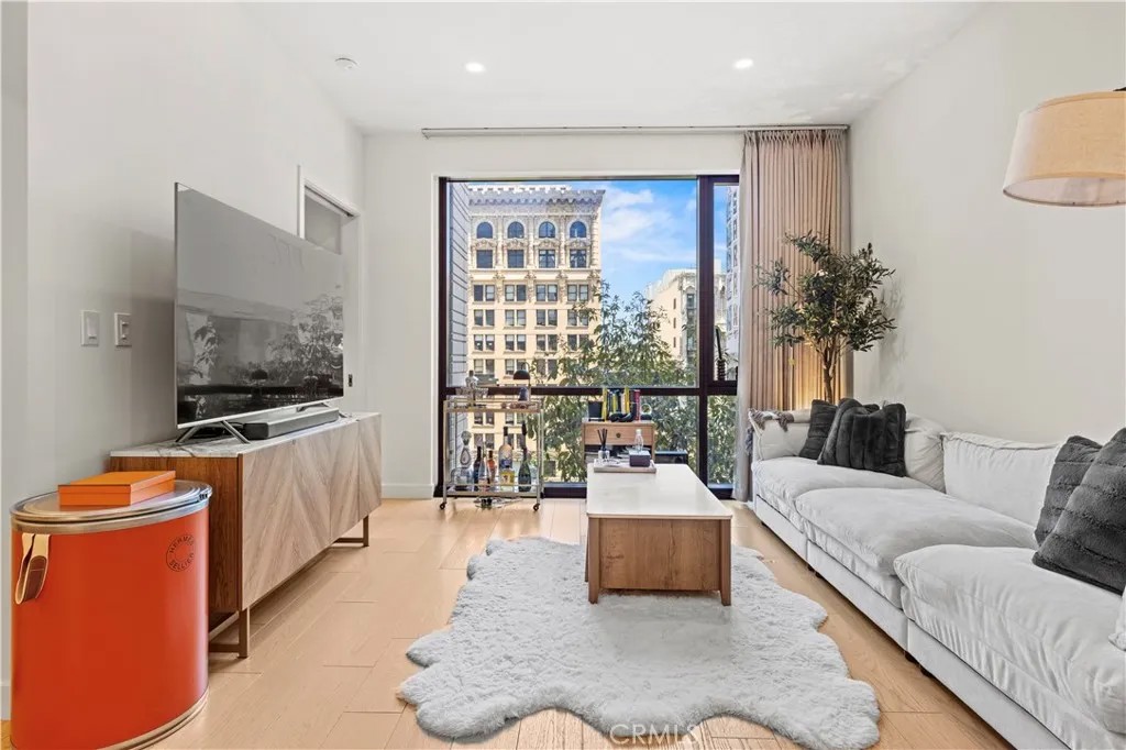400 S Broadway 928