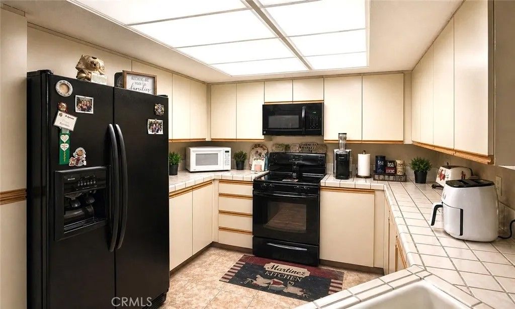 Photo of 43170 Wall St #E, Hemet, CA 92544 (MLS # SW26063468)