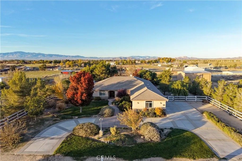 Photo of 8035 W Avenue D14, Lancaster, CA 93536 (MLS # SR25270388)