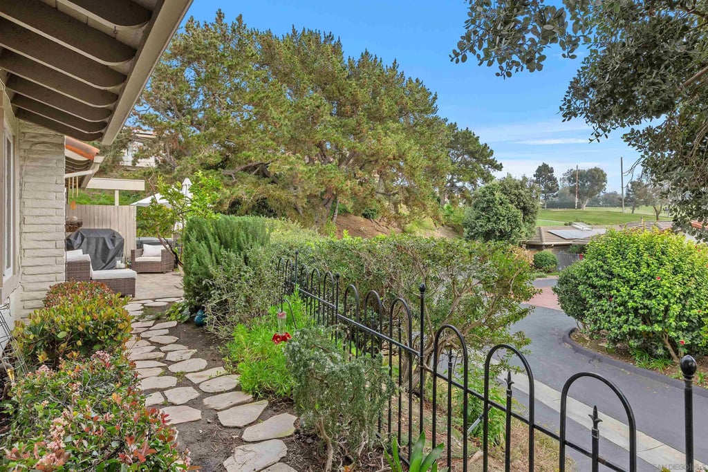 Photo of 115 Vallarta Ct, Solana Beach, CA 92075 (MLS # 260017747)