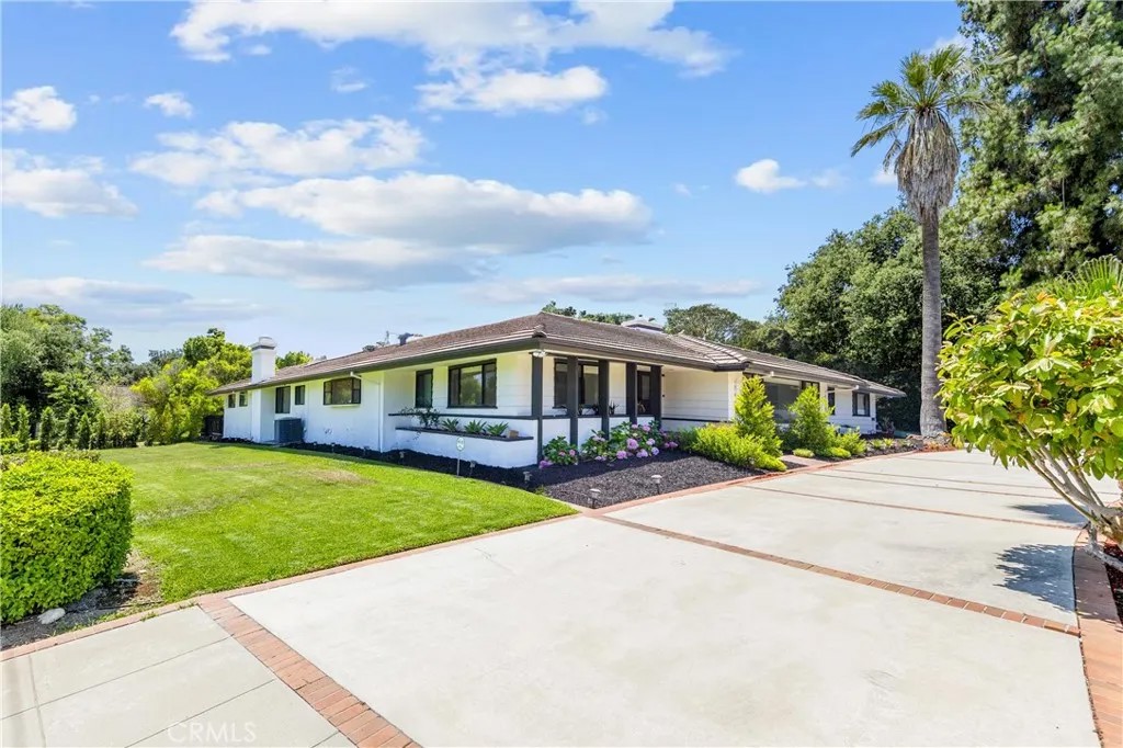 6 Woodland Lane