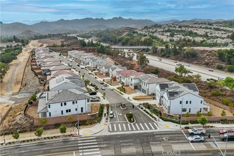 Tiny photo for 20568 Edgewood Ct, Chatsworth, CA 91311 (MLS # SR25234857)