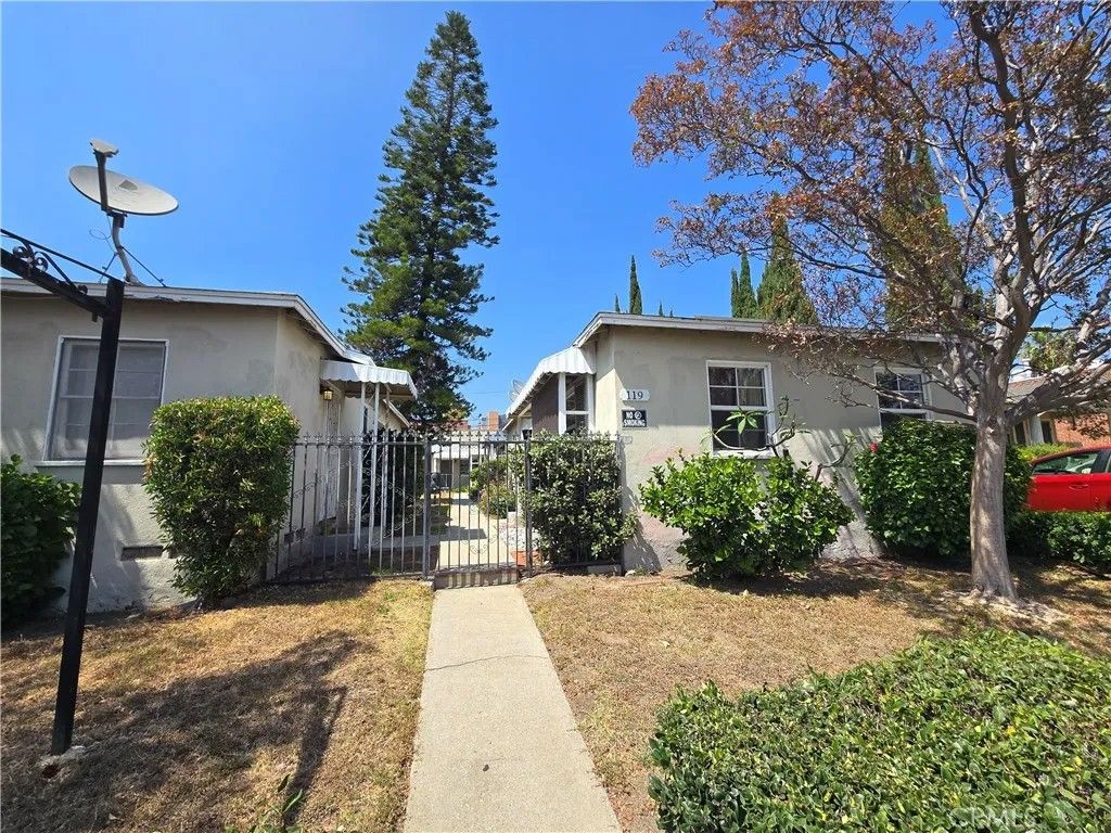 Photo of 119 W Lomita AVE #2, Glendale, CA 91204 (MLS # SB26113289)