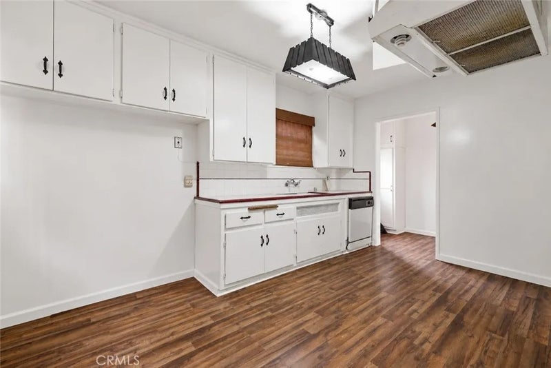 324 E 55th