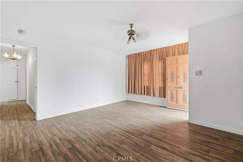 324 E 55th