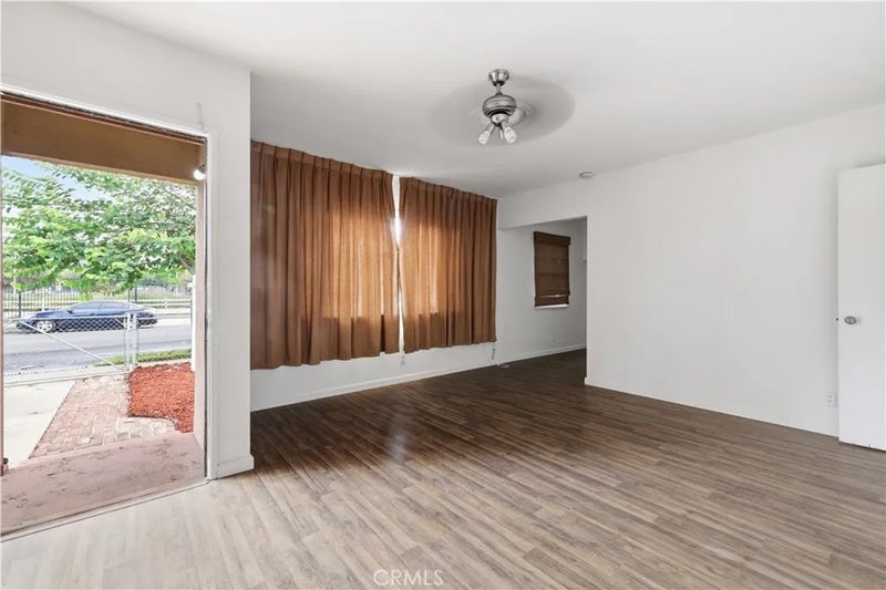 324 E 55th