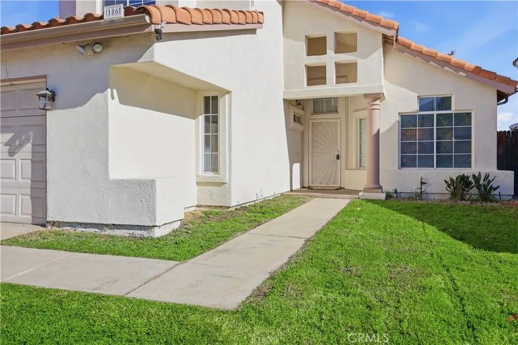 Photo of 186 S Massachusetts, Lake Elsinore, CA 92530 (MLS # RS26020024)