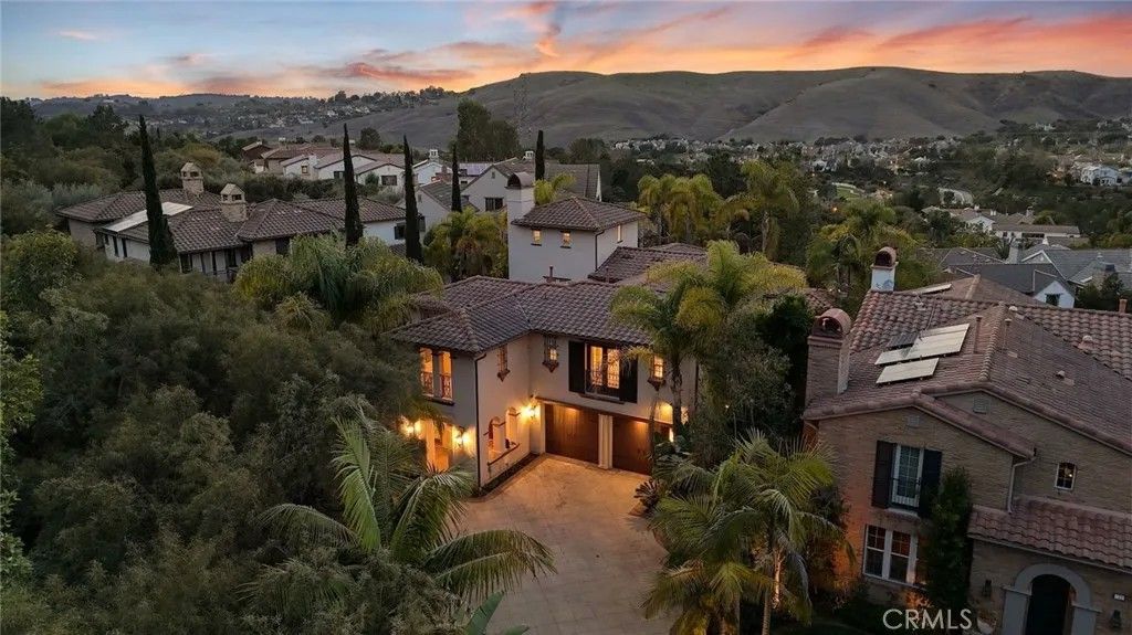 Photo of 33 Basilica Pl, Ladera Ranch, CA 92694 (MLS # NP26001449)