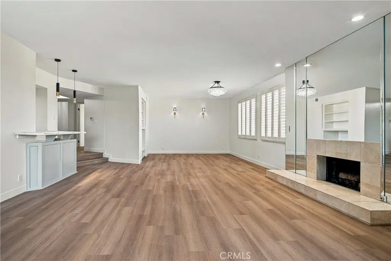 17140 Burbank 207