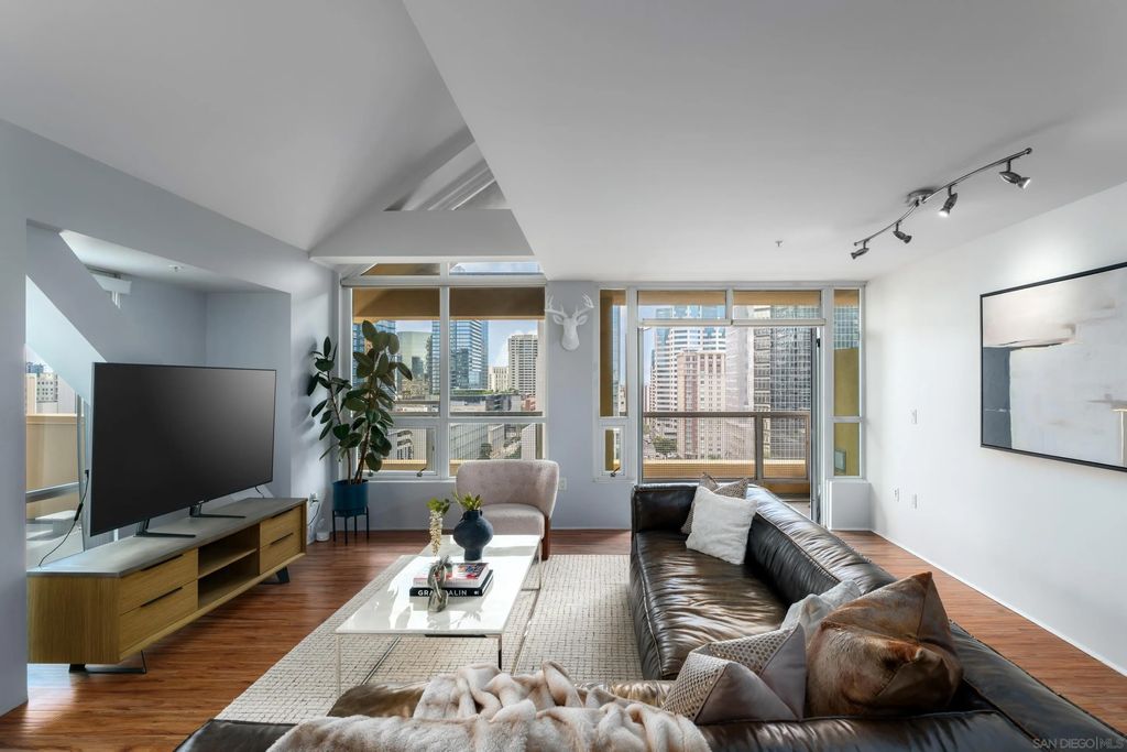 Photo of 350 W Ash St, San Diego, CA 92101 (MLS # 2601020)