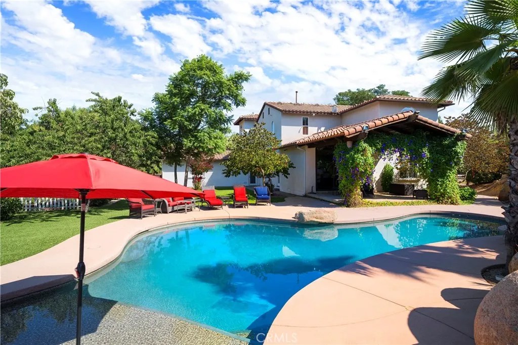 42179 Calle Paramo