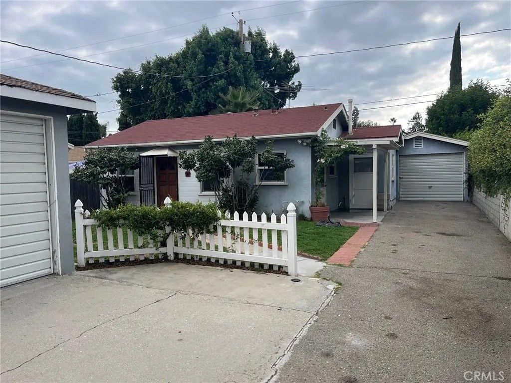 Photo of 147 N Florence St, Burbank, CA 91505 (MLS # GD25282510)