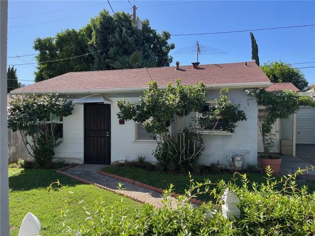 Photo of 147 N Florence St, Burbank, CA 91505 (MLS # GD25282510)