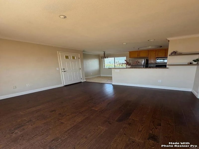 201 Twin Oaks Avenue 2