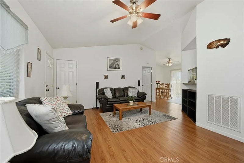 18685 Oak Grove