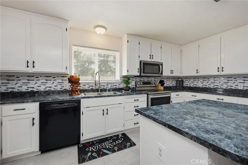 18685 Oak Grove