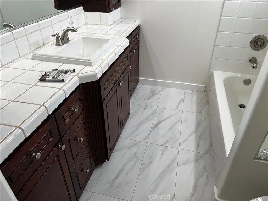 Photo of 323 S Francisca Ave, Redondo Beach, CA 60277 (MLS # SR25273029)