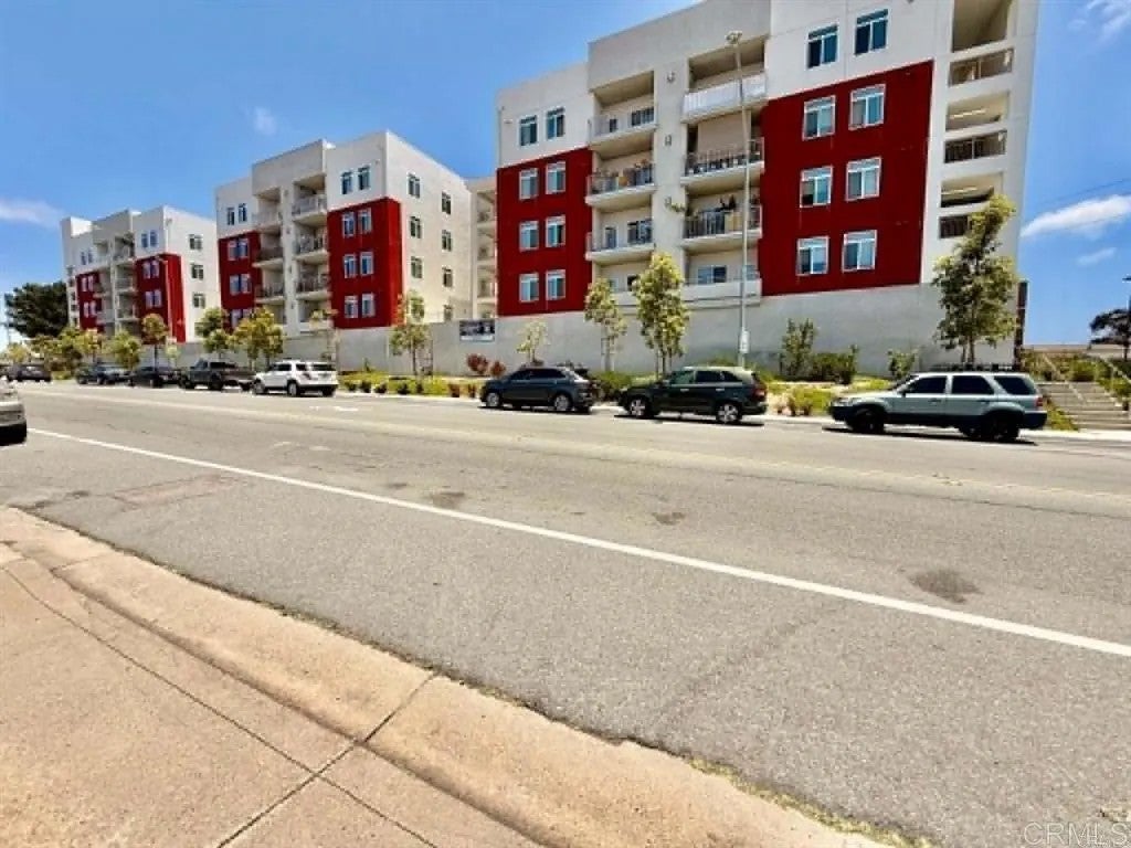 1270 Valencia Pkwy