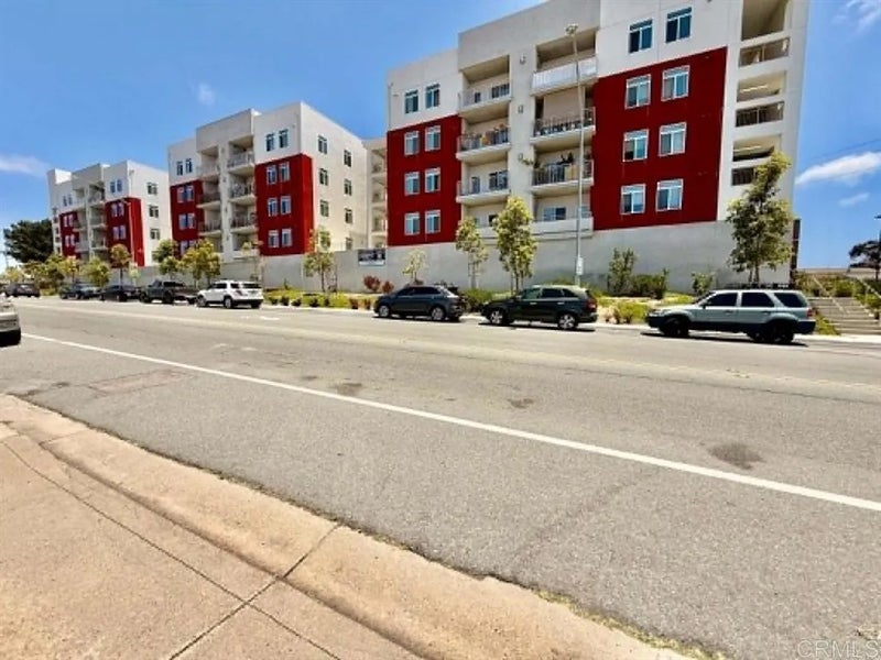 1270 Valencia Pkwy