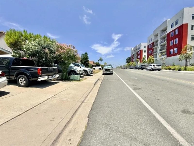 1270 Valencia Pkwy