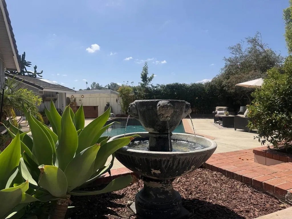 919 Valley Dr