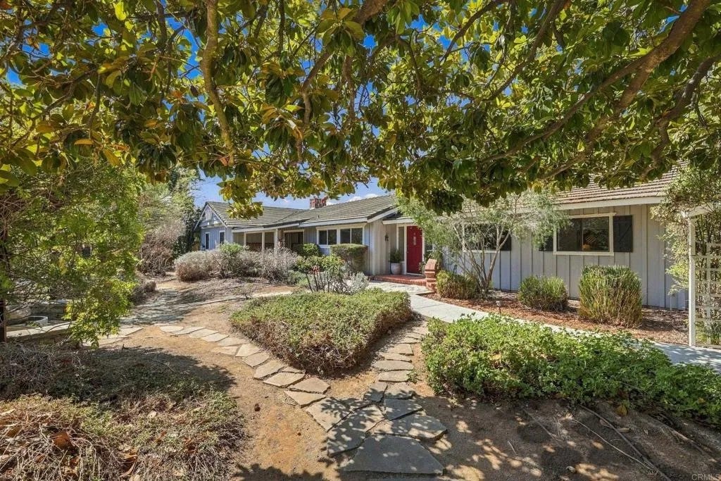 Photo of 919 Valley Dr, Vista, CA 92084 (MLS # NDP2608750)