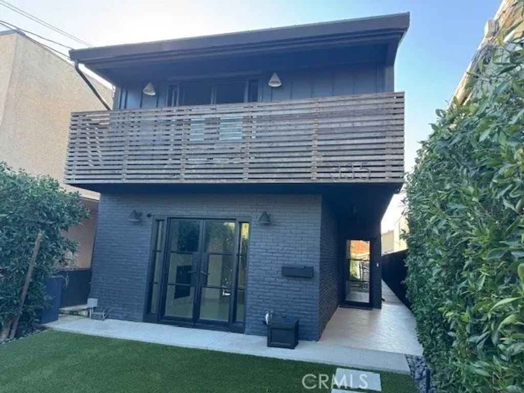 Photo of 335 Flint Ave, Long Beach, CA 90814 (MLS # PW25265996)