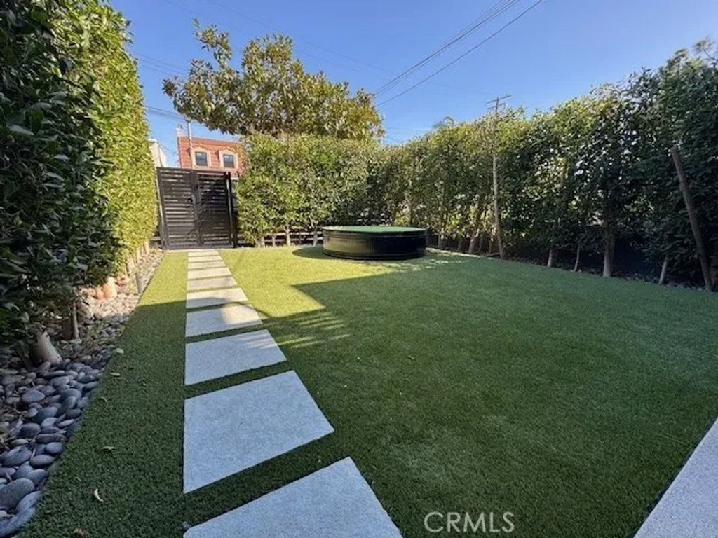 Photo of 335 Flint Ave, Long Beach, CA 90814 (MLS # PW25265996)