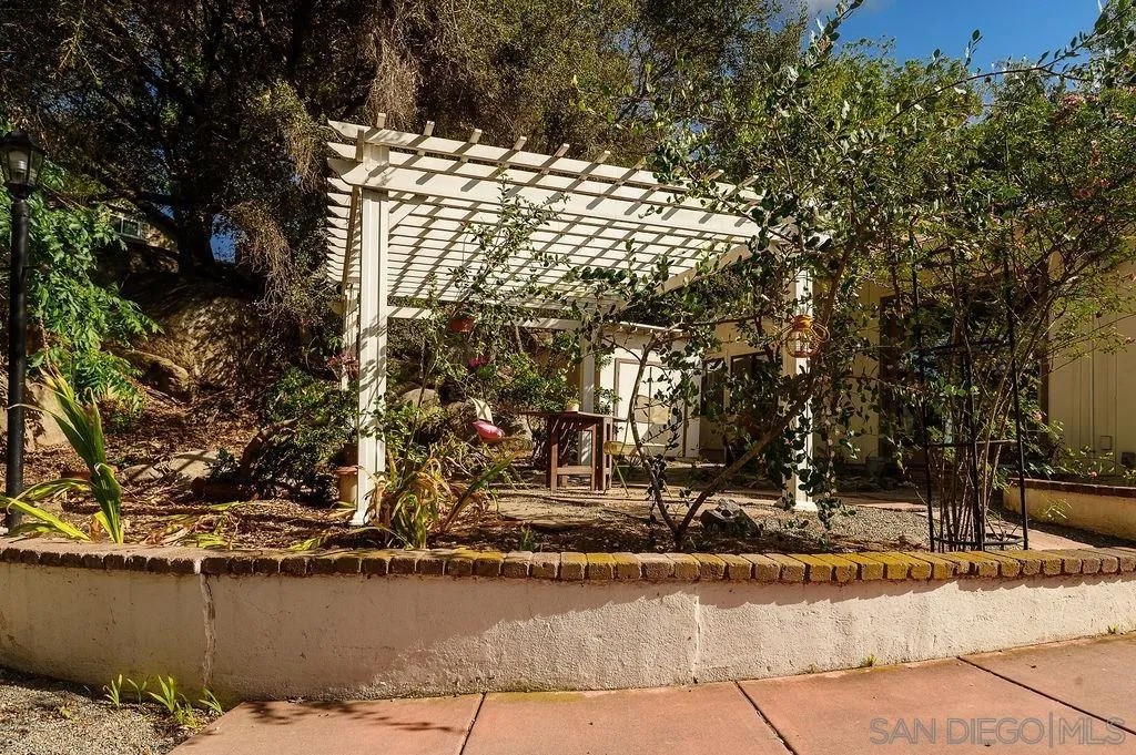 9707 Shadow Rd