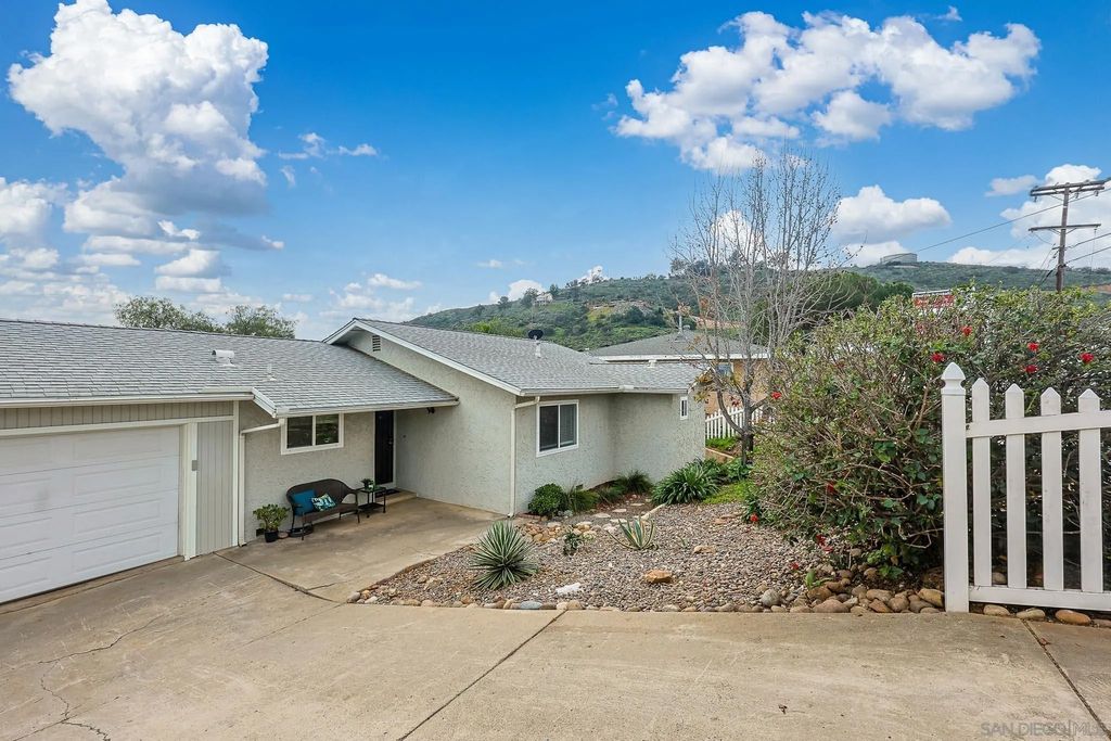 Photo of 11739 Walnut Rd, Lakeside, CA 92040 (MLS # 260001794)