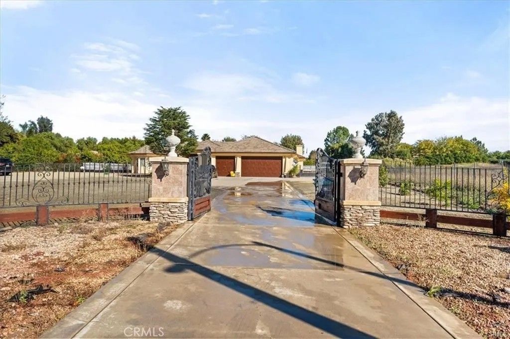 Photo of 24230 Hayes Avenue, Murrieta, CA 92562 (MLS # DW25145928)