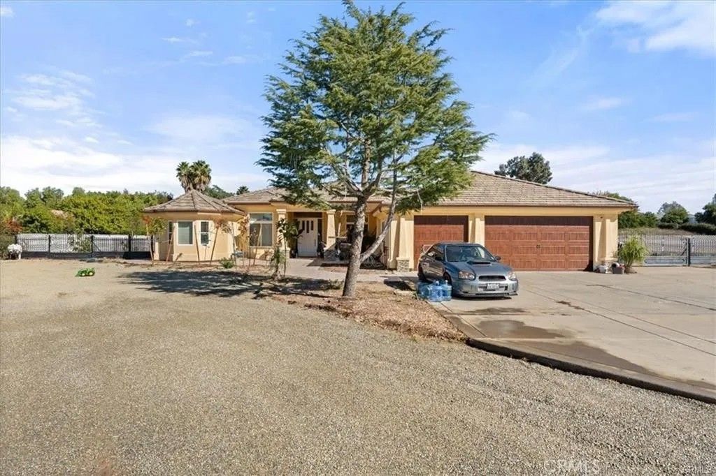 Photo of 24230 Hayes Avenue, Murrieta, CA 92562 (MLS # DW25145928)