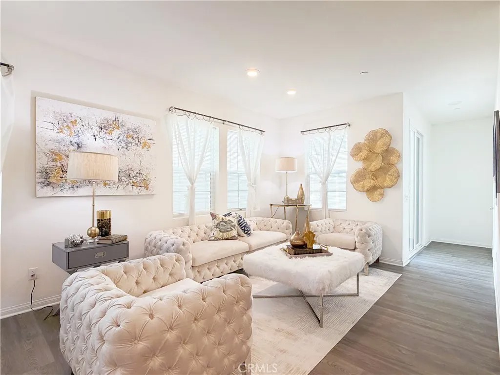 15981 Tanzinite Ln