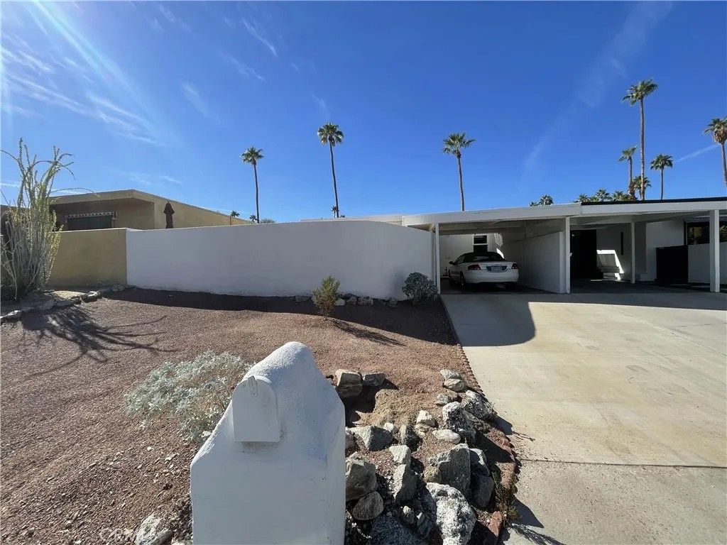 Photo of 48181 Birdie Way, Palm Desert, CA 92260 (MLS # SR25281468)