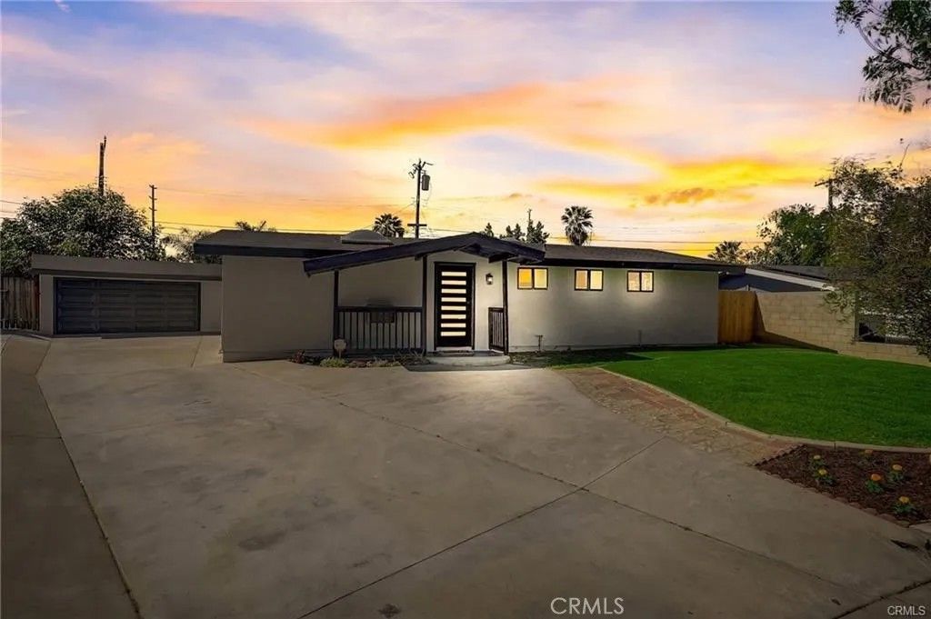 Photo of 8845 Mentone Pl, Riverside, CA 92503 (MLS # CV26072679)