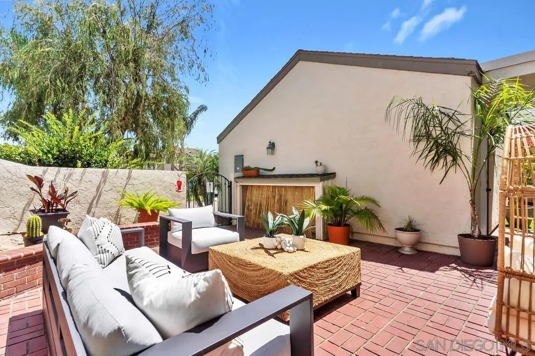 5734 Menorca Dr