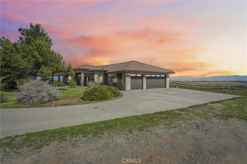 Photo of 40000 Valle Vista, Murrieta, CA 92562 (MLS # OC26042500)