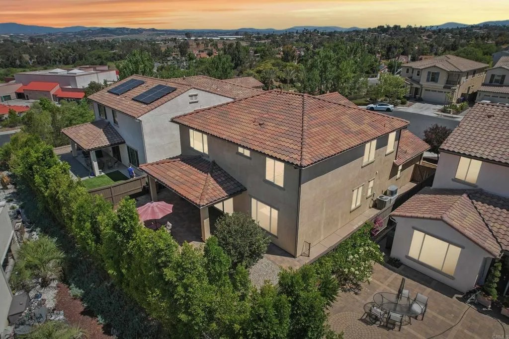 106 Flores Ln