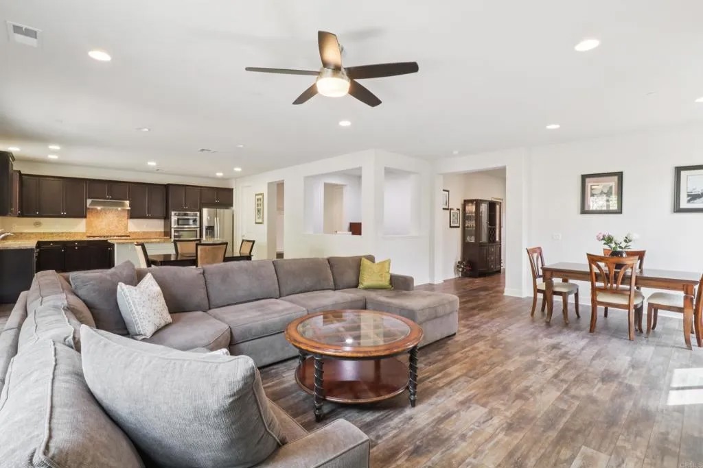 106 Flores Ln