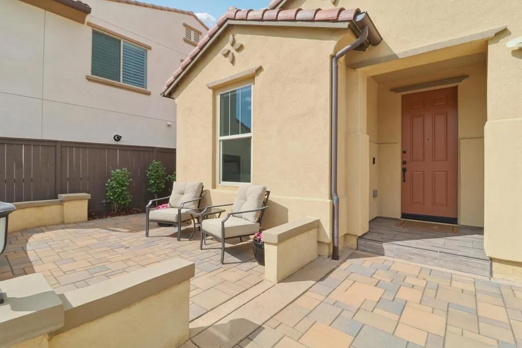 106 Flores Ln