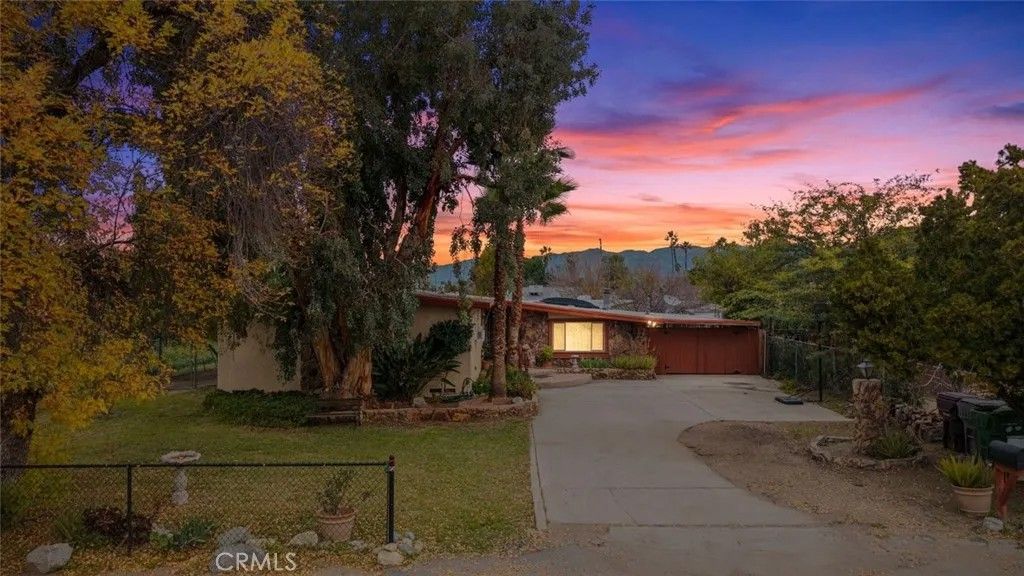 Photo of 40640 Pixie Ln, Hemet, CA 92544 (MLS # SW26003418)