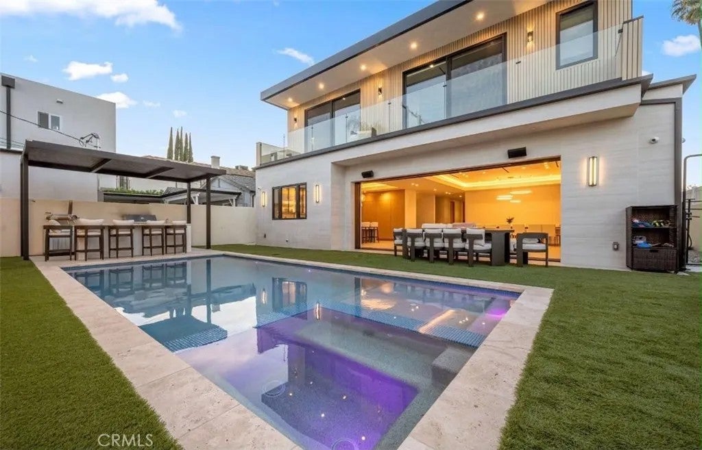 5028 Lindley